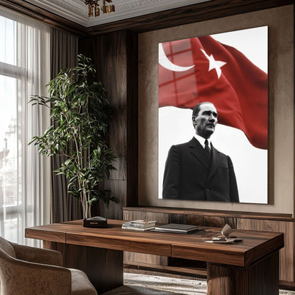 Atatürk Siyah Beyaz Bayraklı Tarihi Portre Cam Tablo