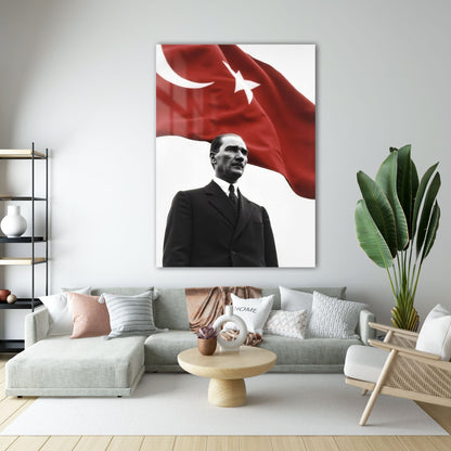 Atatürk Siyah Beyaz Bayraklı Tarihi Portre Cam Tablo