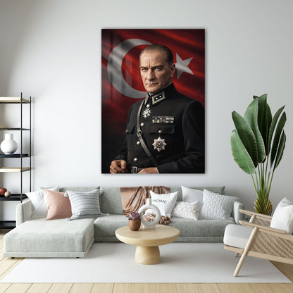Atatürk Askeri Üniformalı Türk Bayrağı Cam Tablo