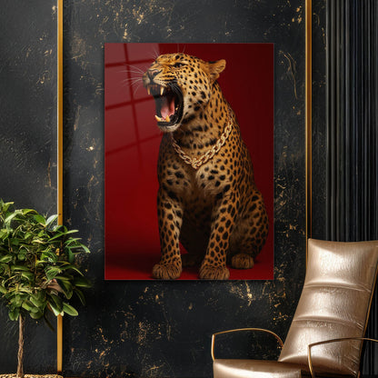 Altın Kolye Leopar Kırmızı Arka Plan Cam Tablo