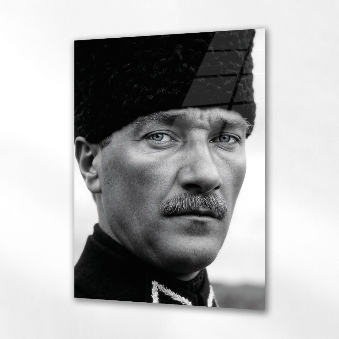 Atatürk Siyah Beyaz Yakın Plan Tarihi Portre Cam Tablo