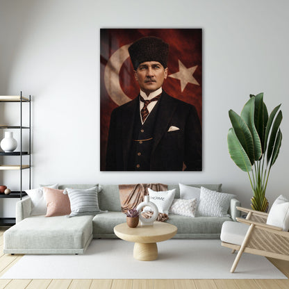 Atatürk Bayrak Önünde Resmi Poz Cam Tablo