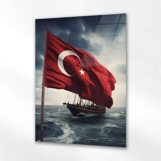 Türk Bayrağı Deniz Üzerinde Yelkenli Gemi Epik Cam Tablo